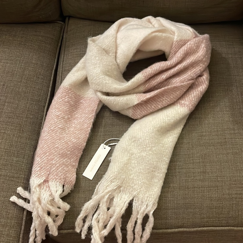 HUNTINGTON SCARF